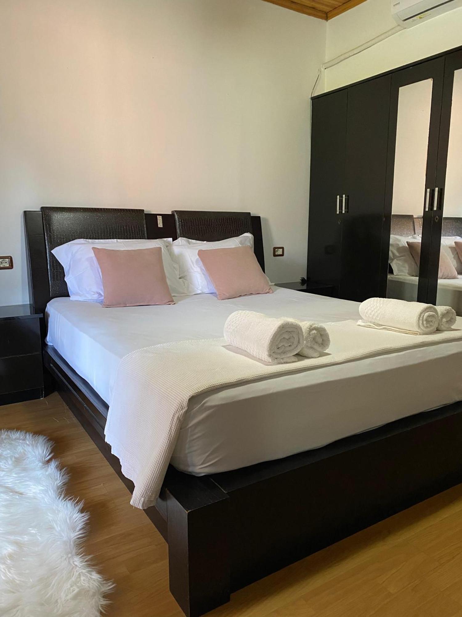 Bertis Guest House Gjirokastër Buitenkant foto