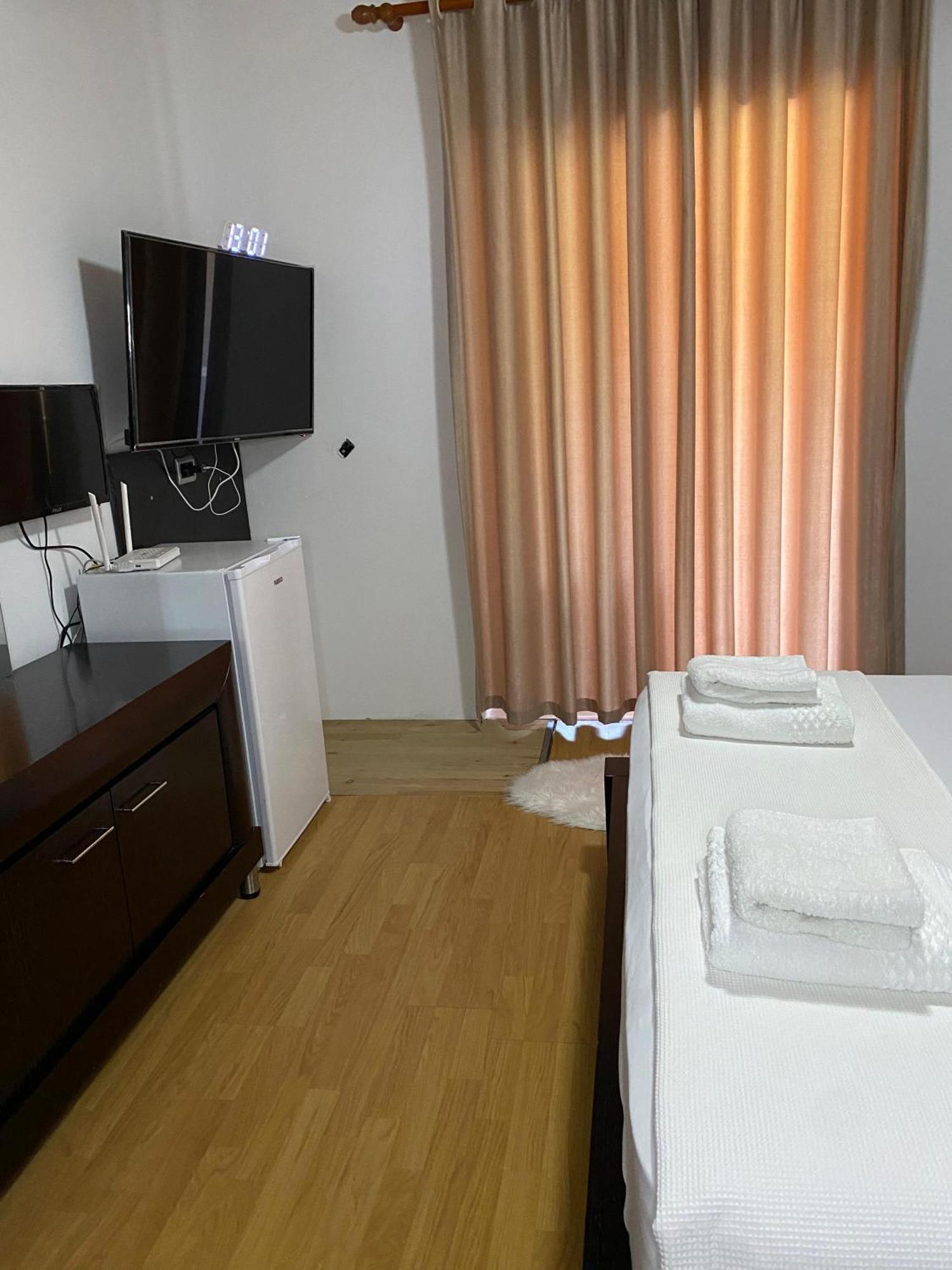 Bertis Guest House Gjirokastër Buitenkant foto