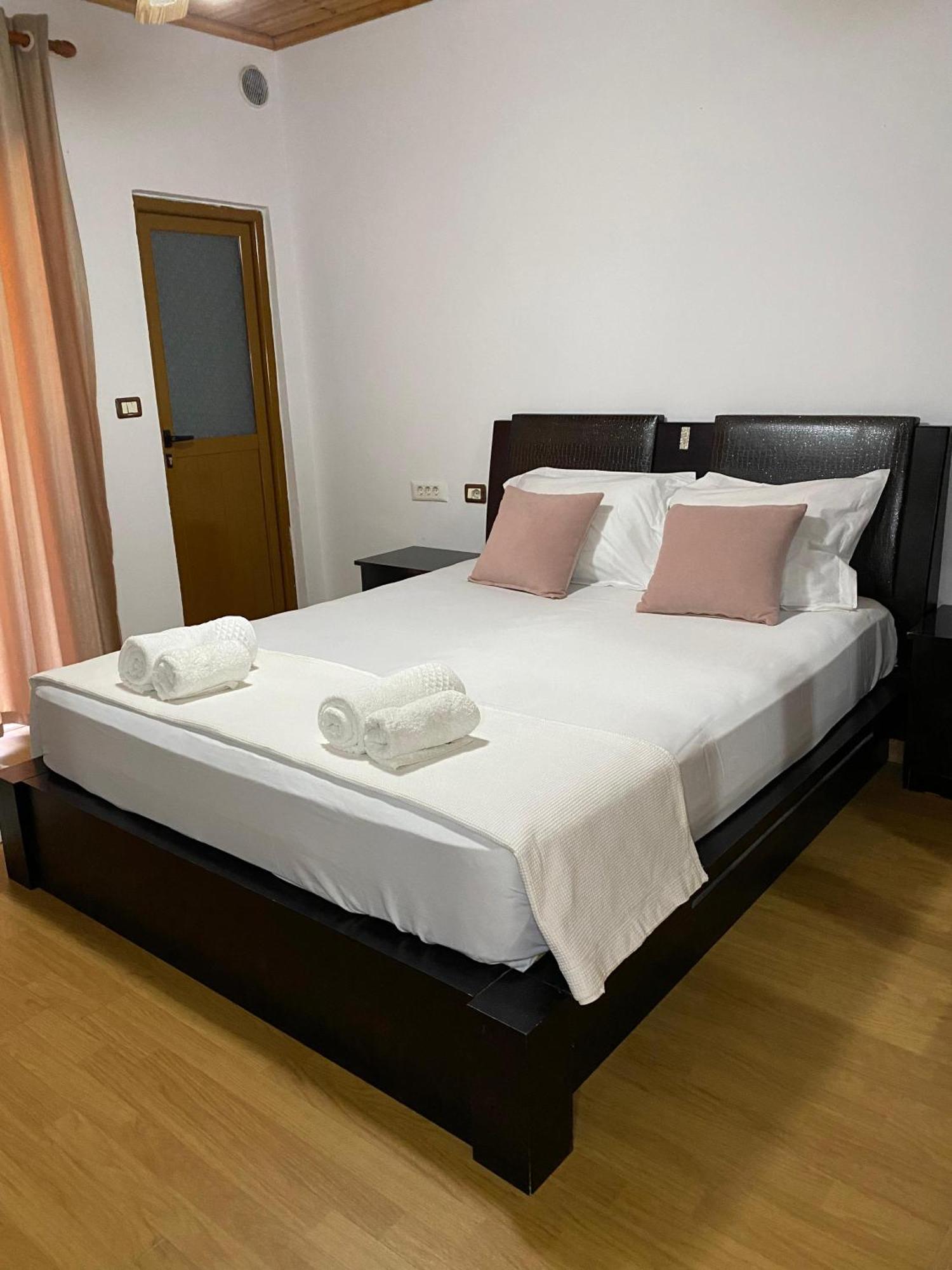 Bertis Guest House Gjirokastër Buitenkant foto