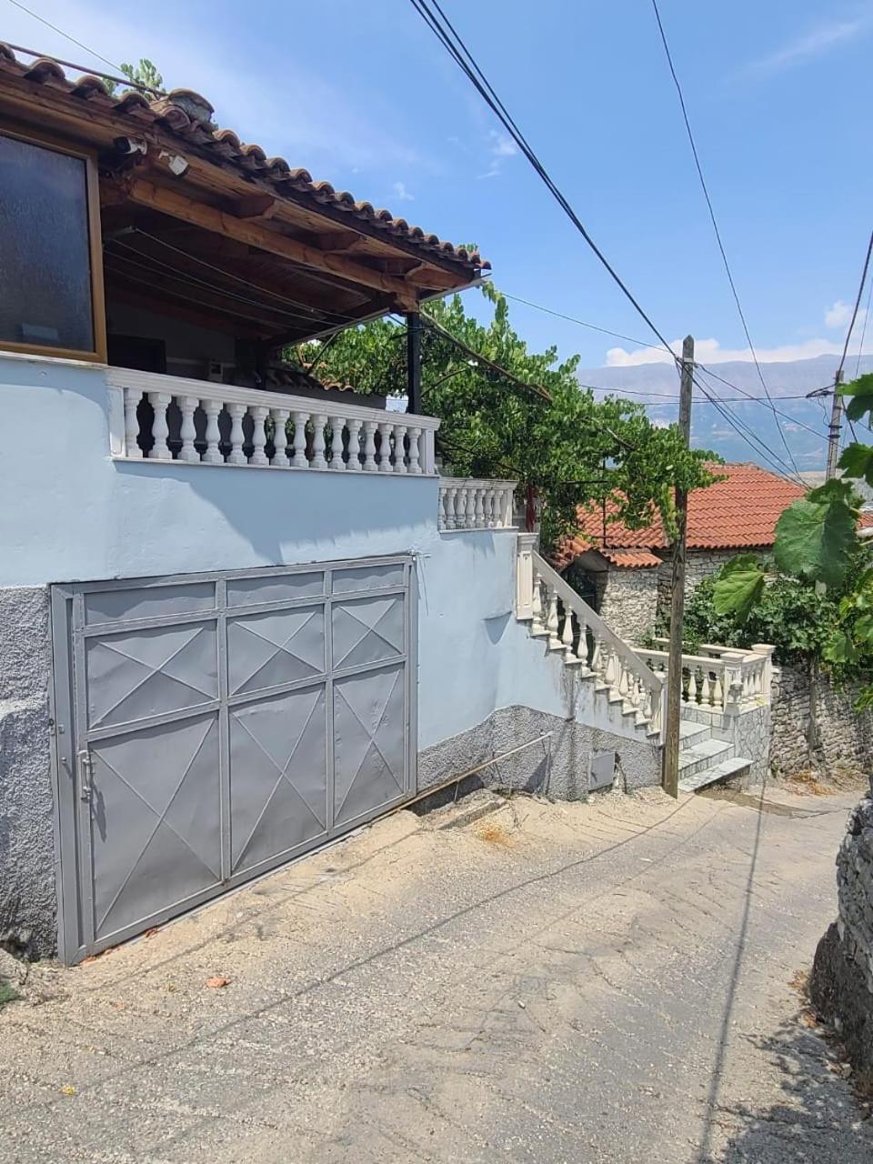 Bertis Guest House Gjirokastër Buitenkant foto